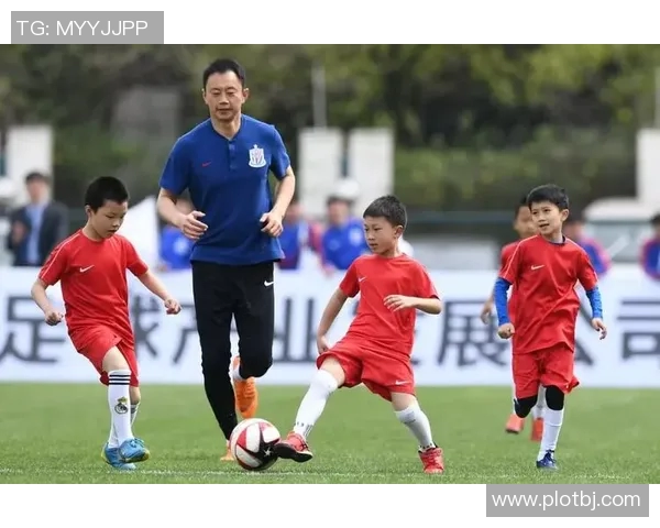 全国锦标赛分析：上海足球队团队协作展现出的默契与实力